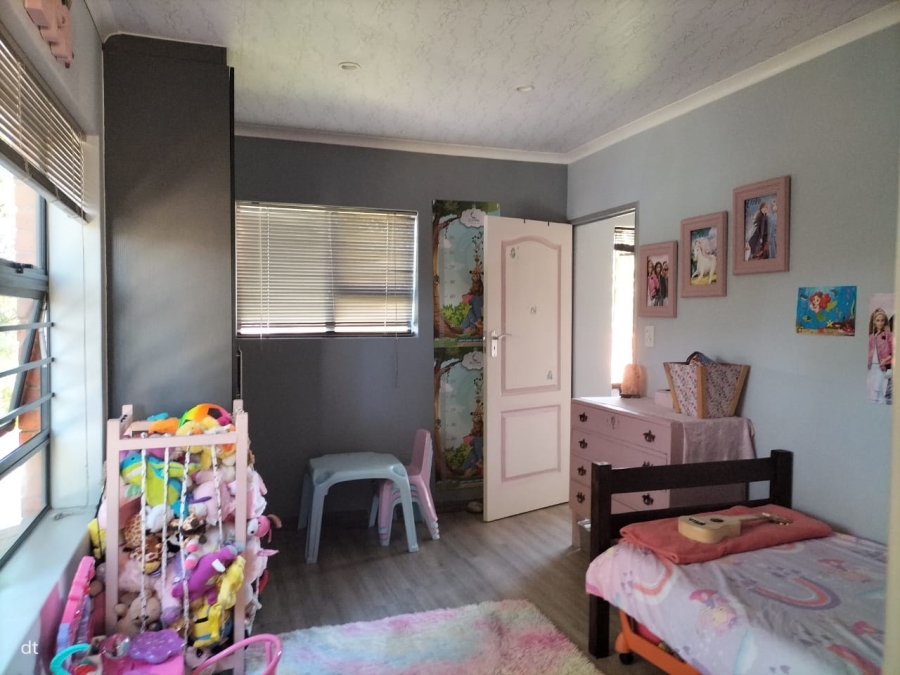 5 Bedroom Property for Sale in Fraaiuitsig Western Cape